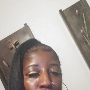 Meet your Posher, Essirine